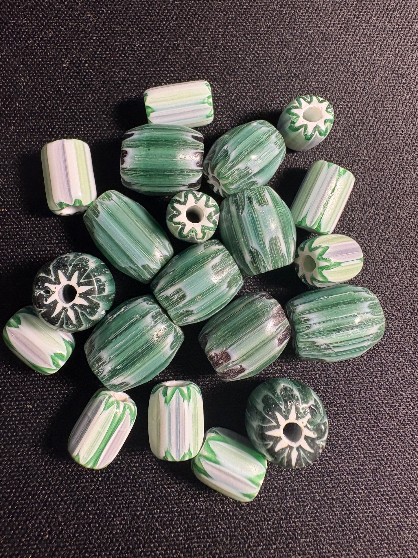 20 Green Chevron oval striped glass beads (S04)