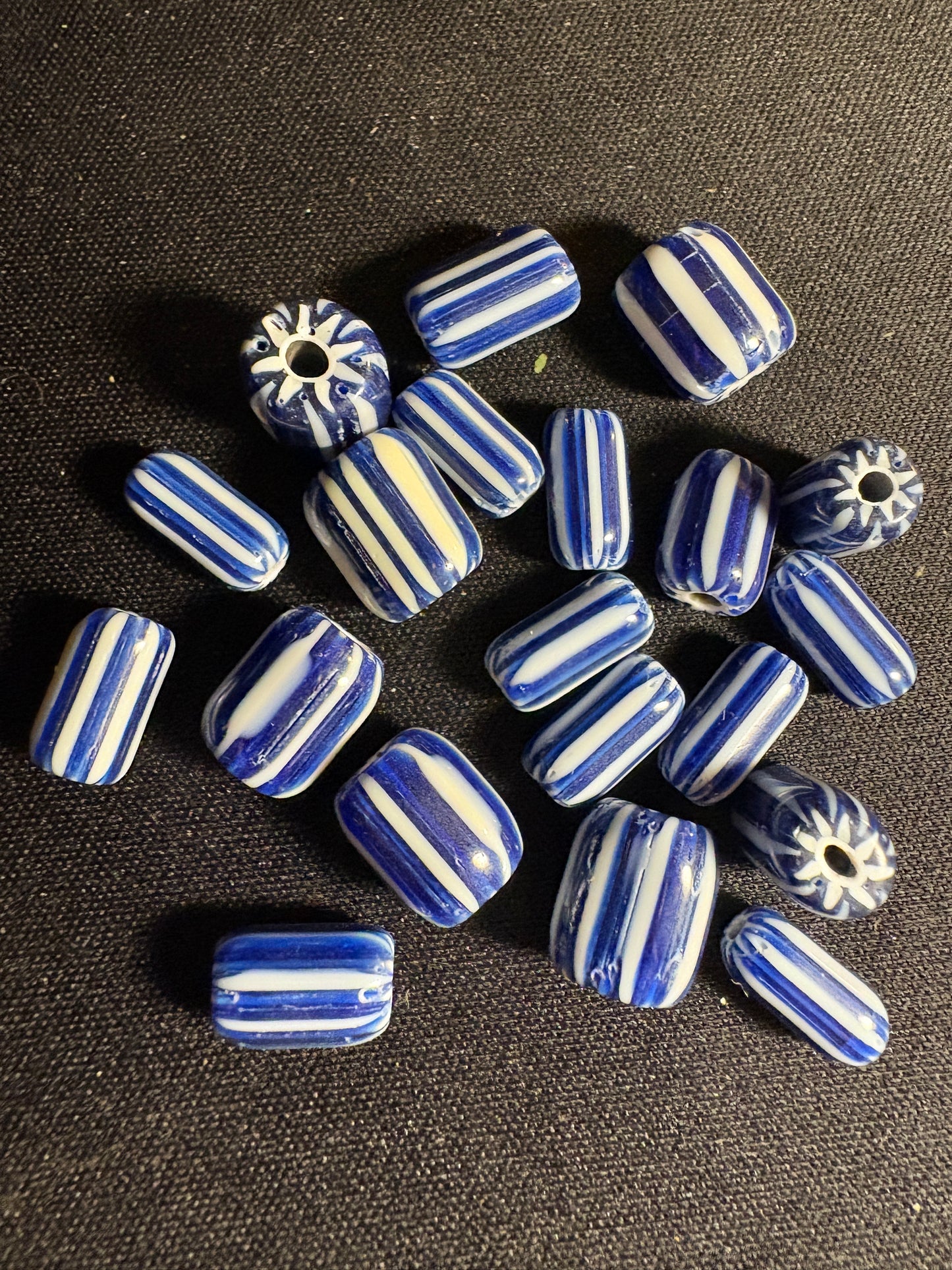 20 Blue Navy Striped Chevron cylinder glass beads (S03)