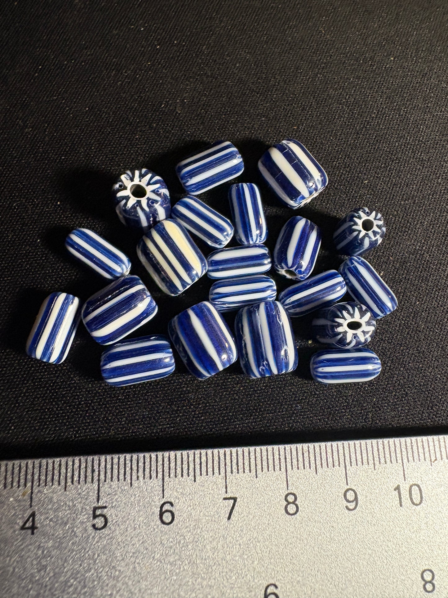 20 Blue Navy Striped Chevron cylinder glass beads (S03)