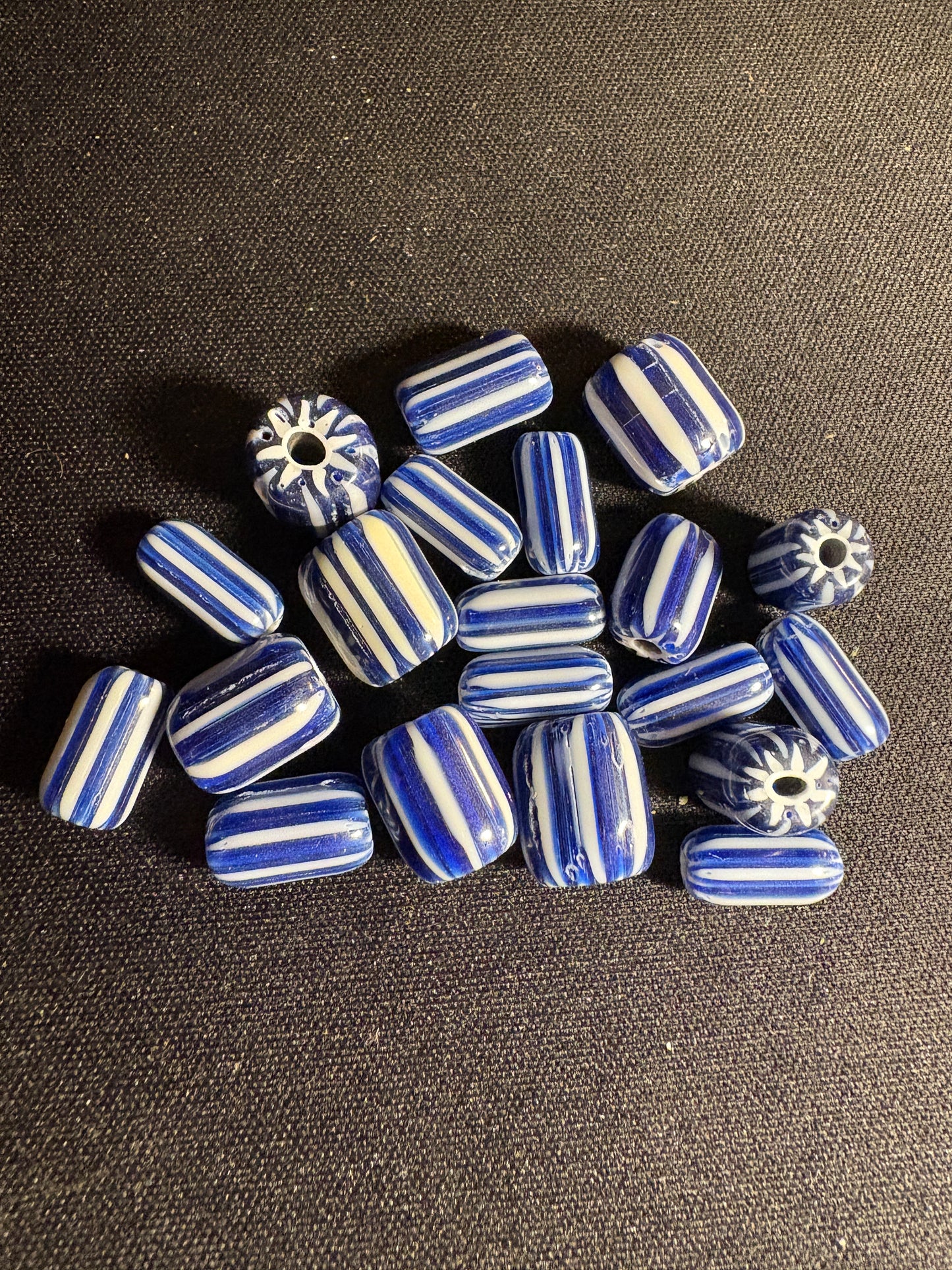 20 Blue Navy Striped Chevron cylinder glass beads (S03)