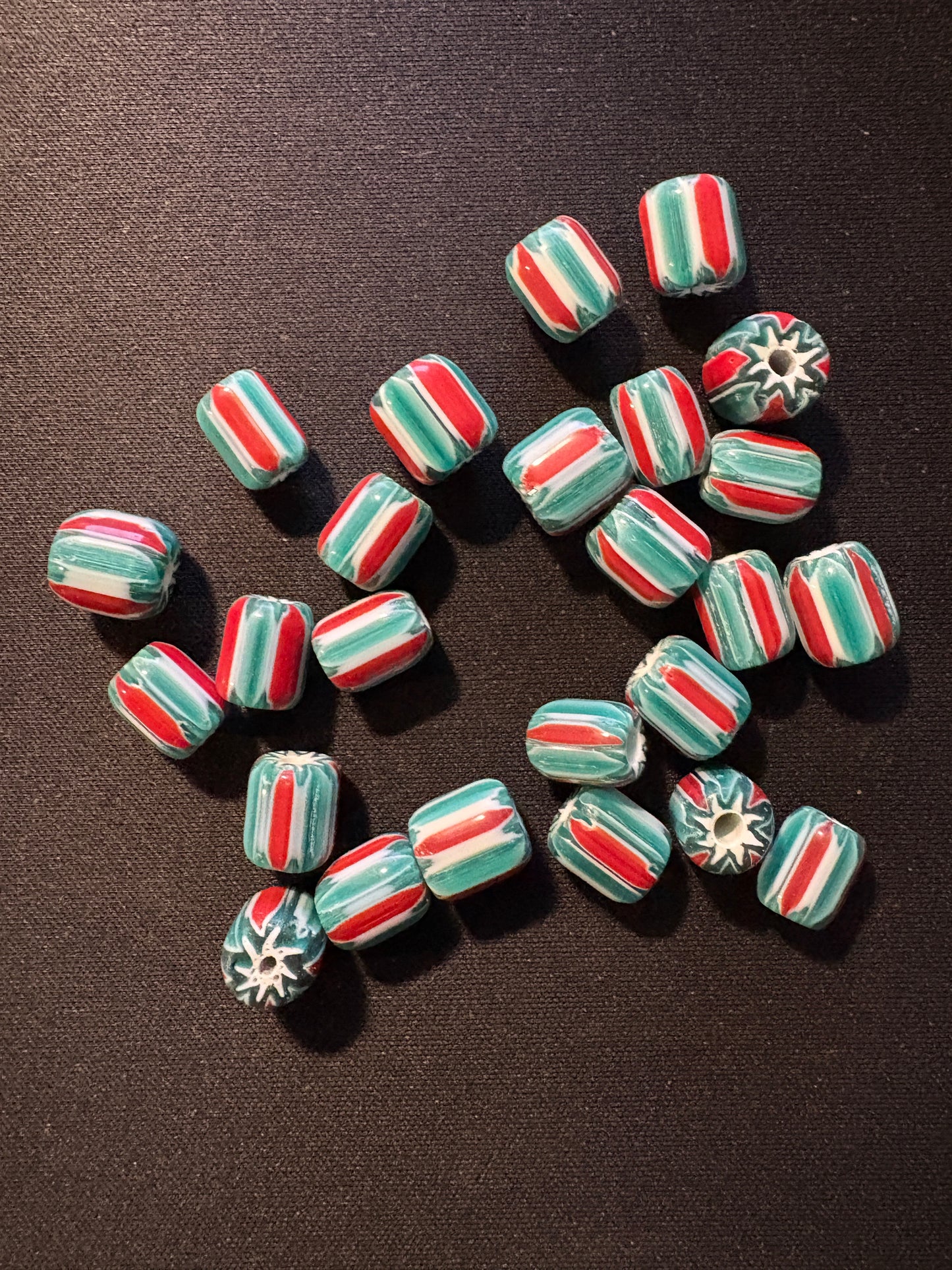 25 Chevrons striped glass beads (s180)- green 10mm