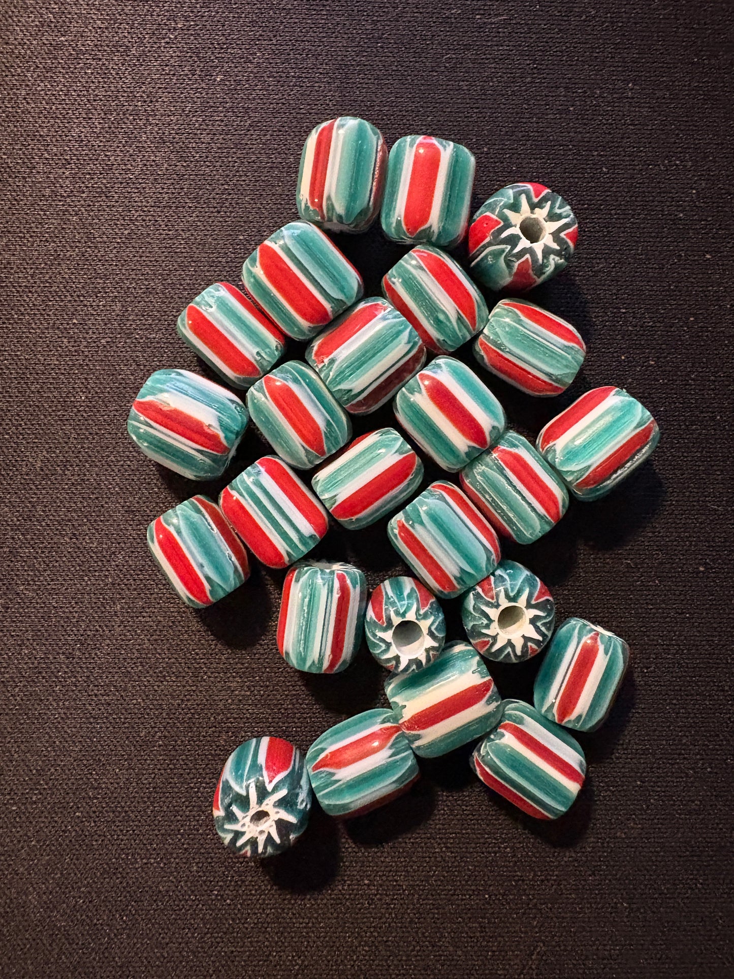 25 Chevrons striped glass beads (s180)- green 10mm