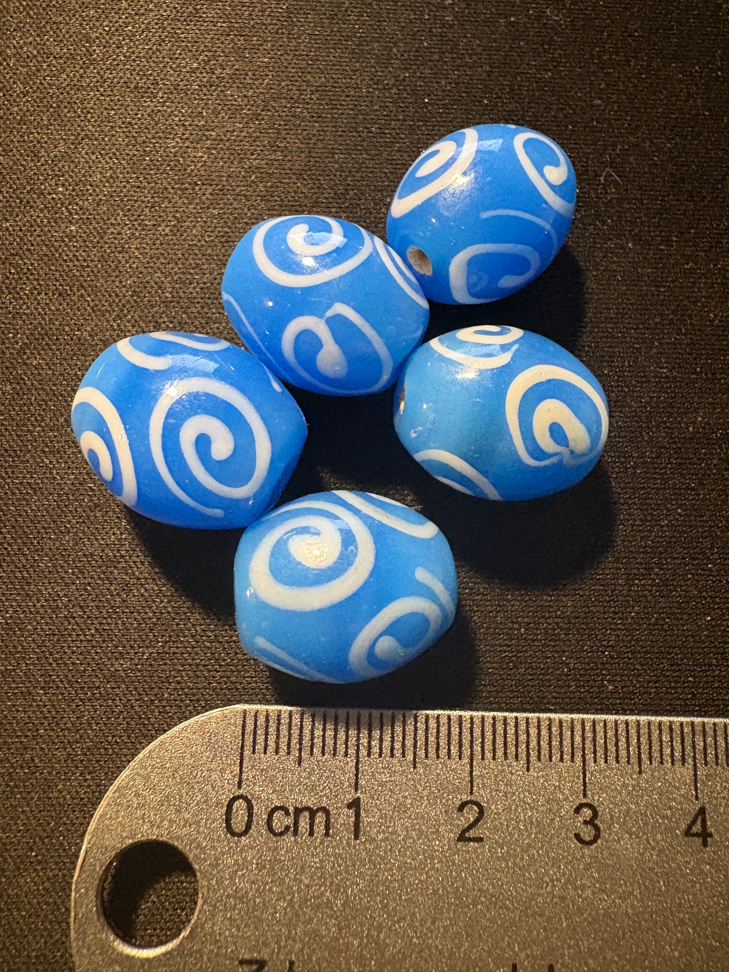 5 Zen Swirl glass beads (s301)- Fancy Rare Art Deco - 18mm