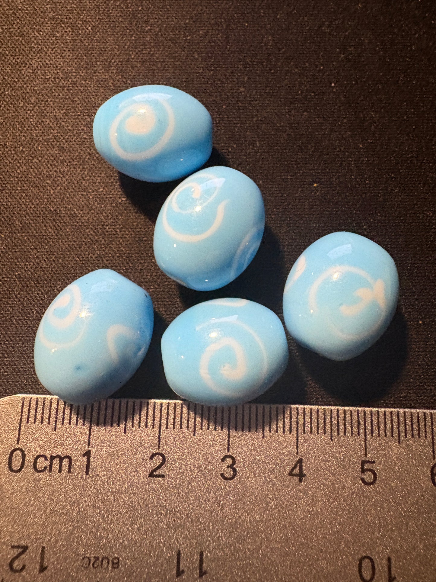 5 Zen Swirl glass beads (s300)- Fancy Rare Art Deco- 18mm
