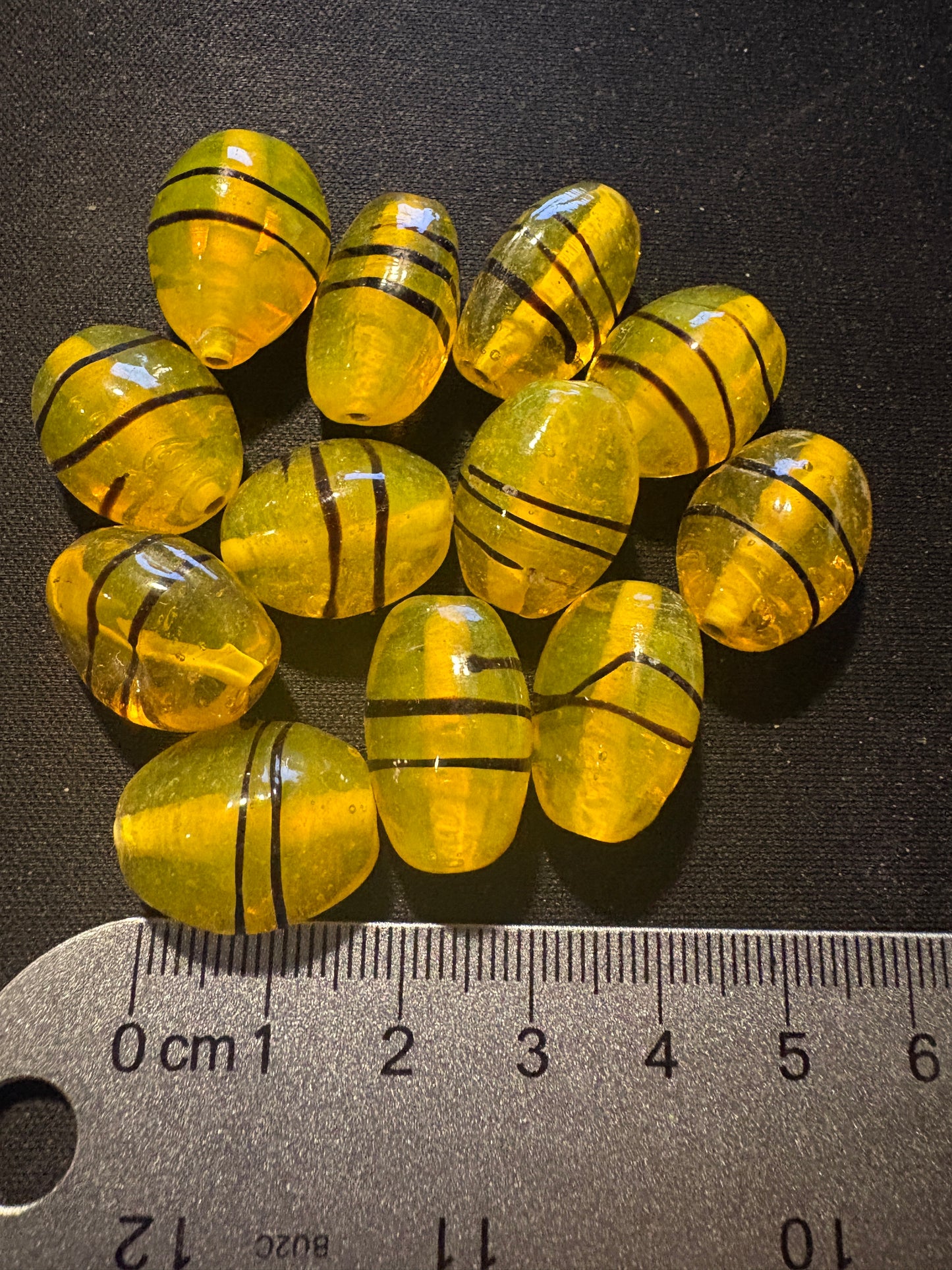 12 Yellow glass beads (s142)- Fancy Rare Art Deco- 18mm