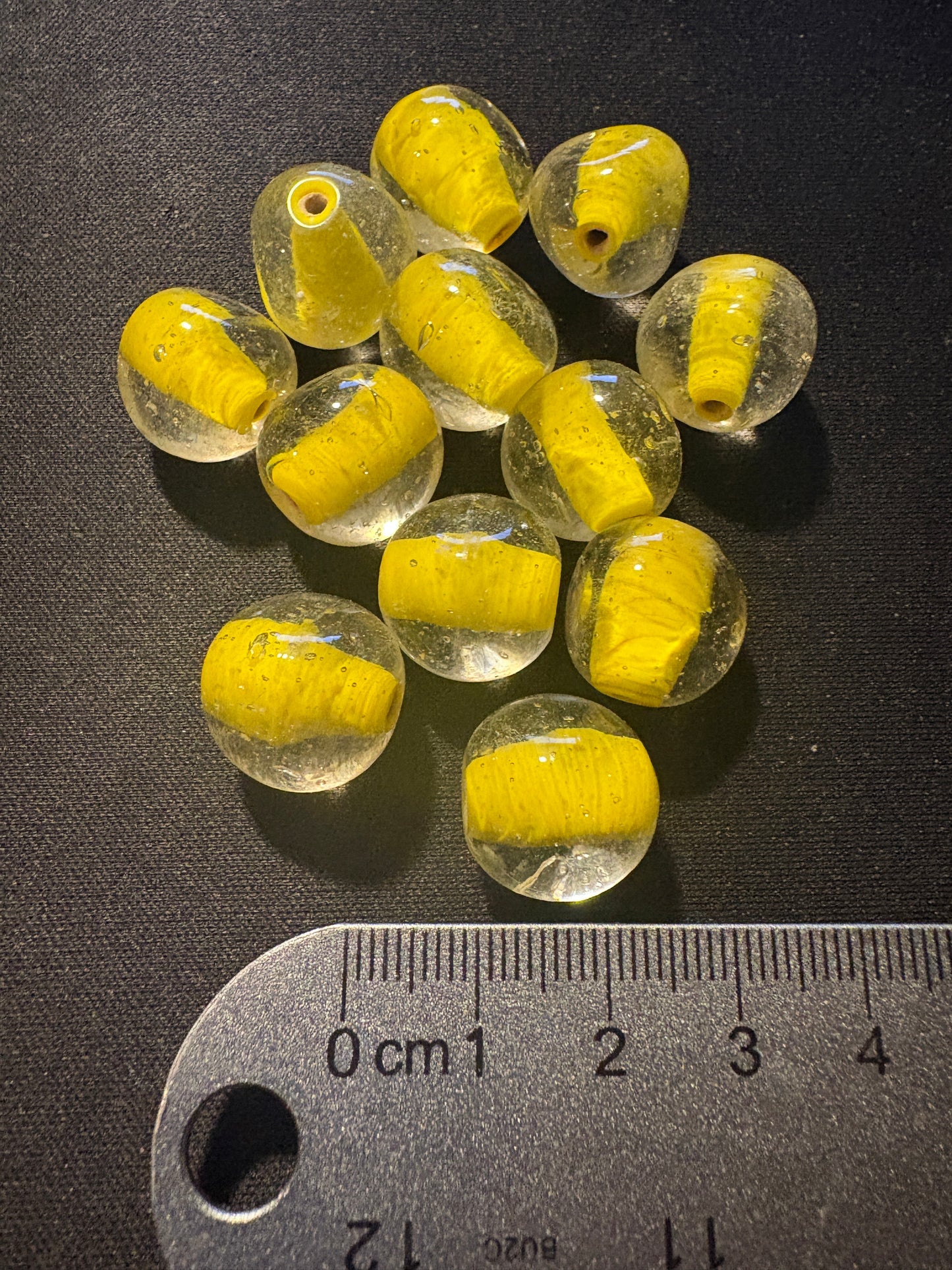 12 Yellow glass beads (s143)- Fancy Rare Art Deco- 15mm