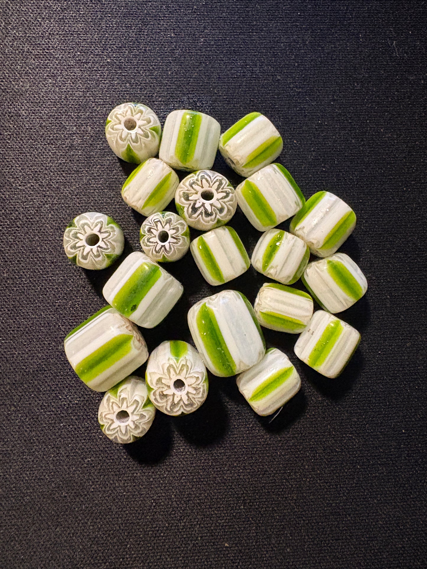 20 Chevrons striped glass beads - 10mm Fancy Vintage (S131)