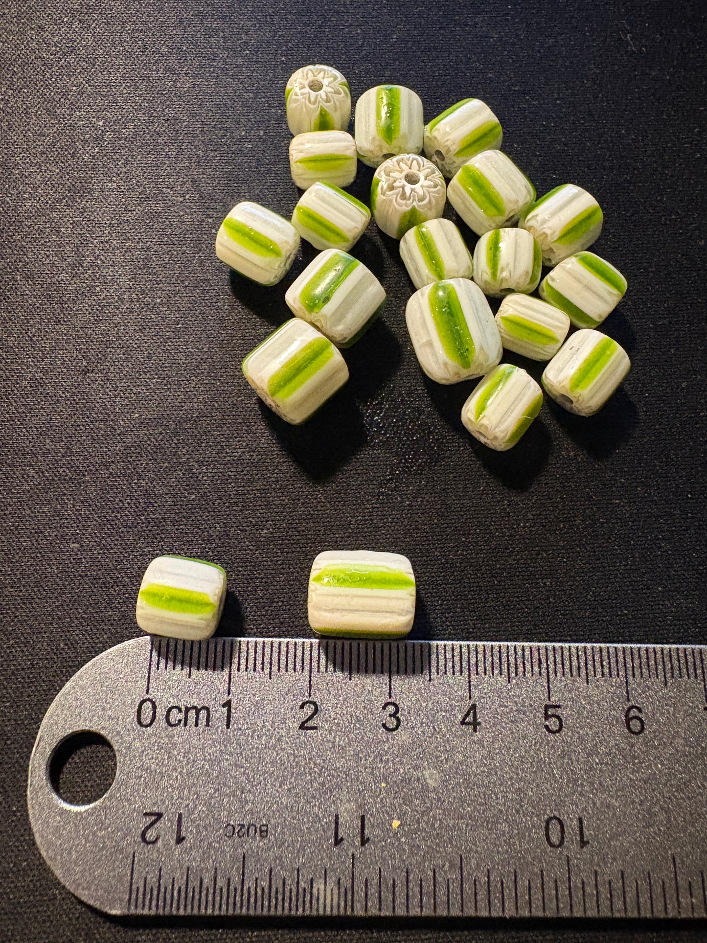 20 Chevrons striped glass beads - 10mm Fancy Vintage (S131)