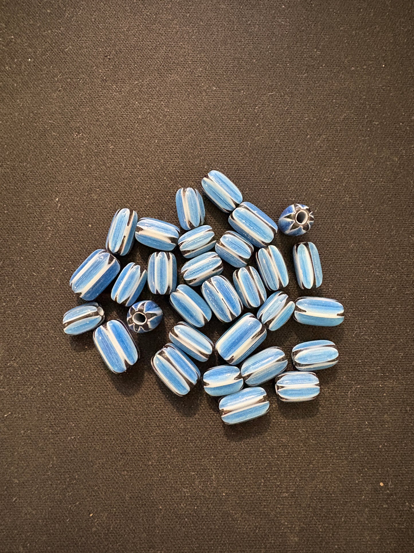 30 Chevrons striped glass beads - 5-10mm Fancy Blue (S151)