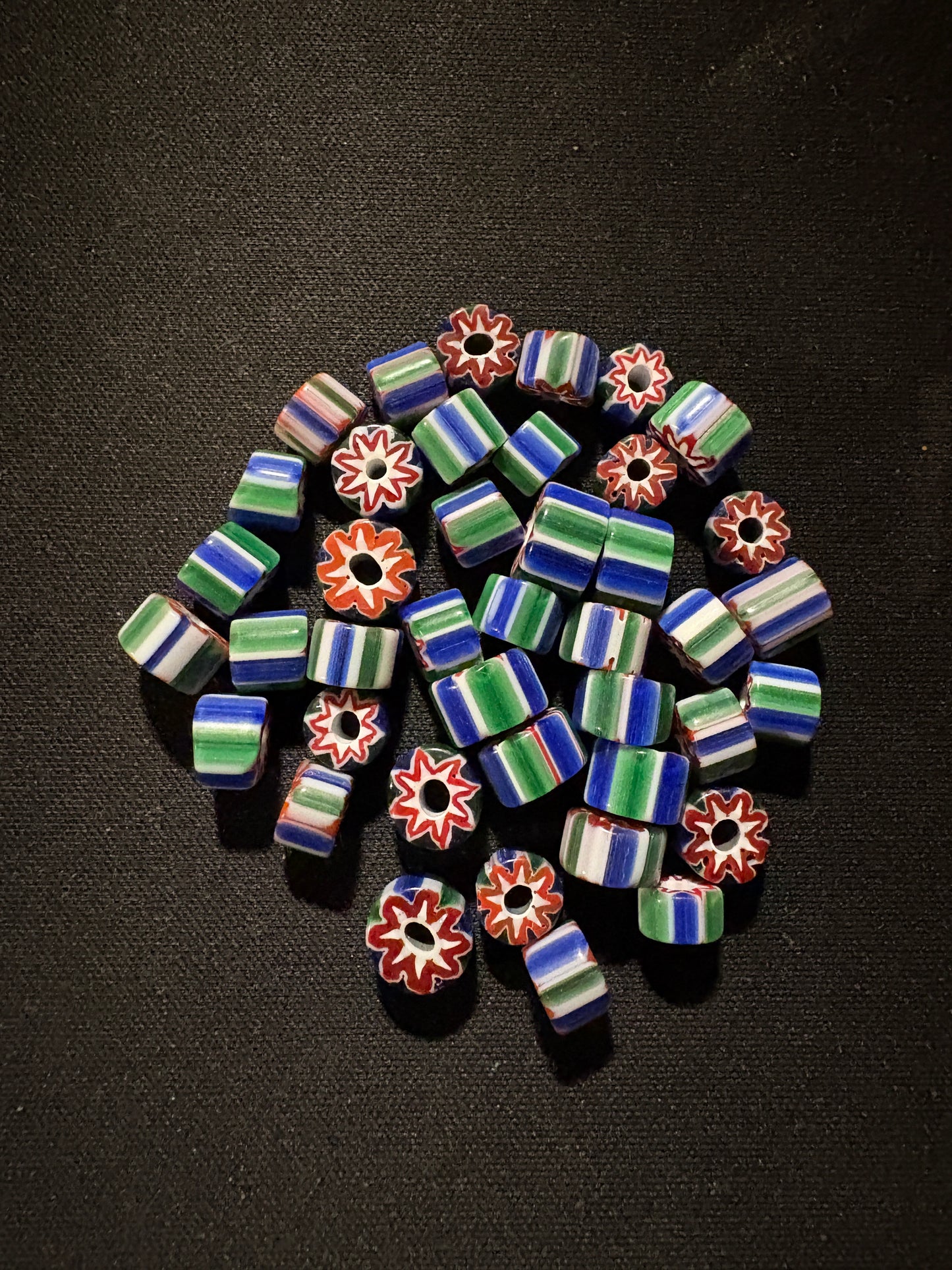 40 Chevrons striped glass beads (S154)- green 5mm