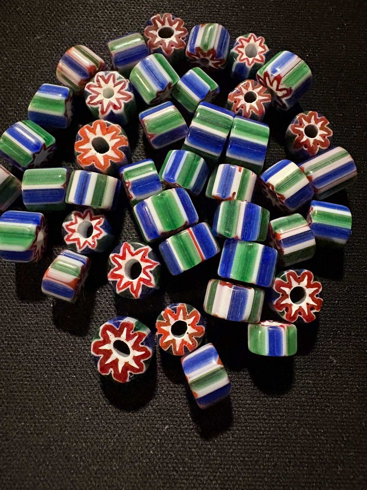40 Chevrons striped glass beads (S154)- green 5mm