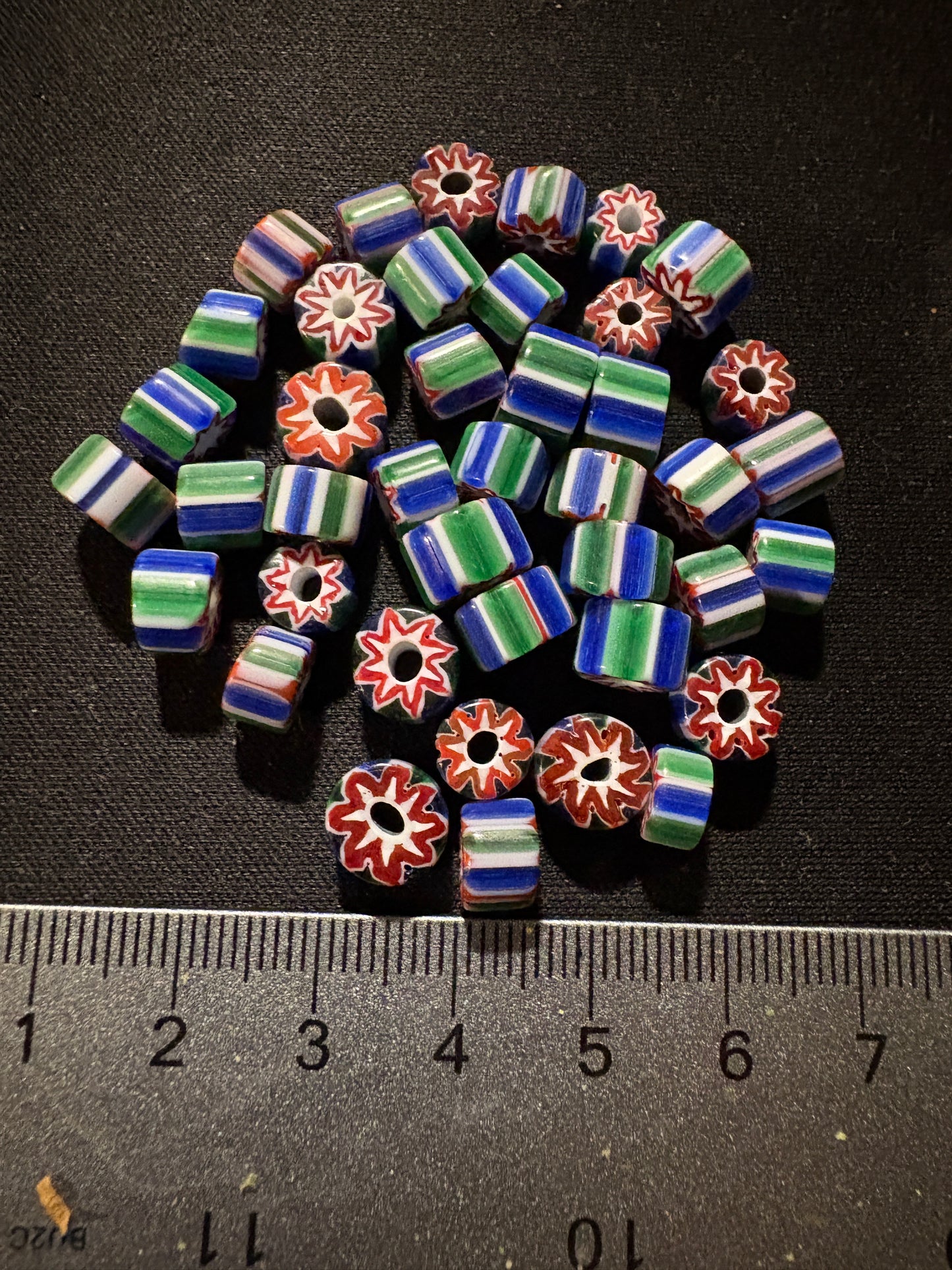 40 Chevrons striped glass beads (S154)- green 5mm