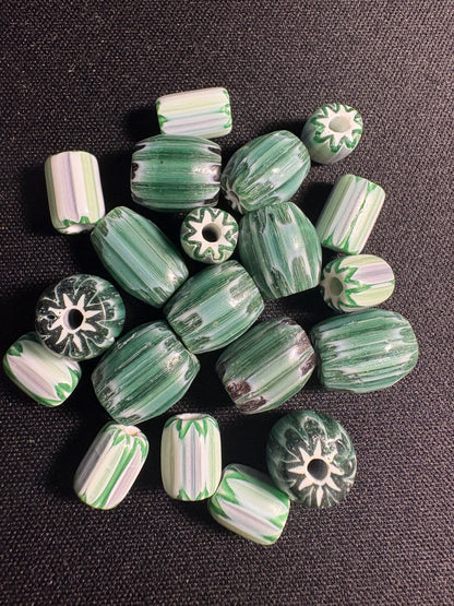 20 Green Chevron oval striped glass beads (S04)