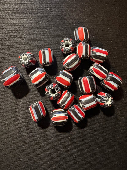 20 Chevrons striped glass beads (s176)- black and red 10mm