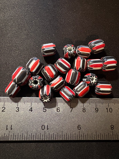 20 Chevrons striped glass beads (s176)- black and red 10mm